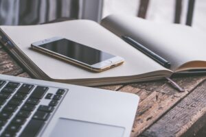 Conseiller ou Leader : Naviguer les Relations d’Entreprise